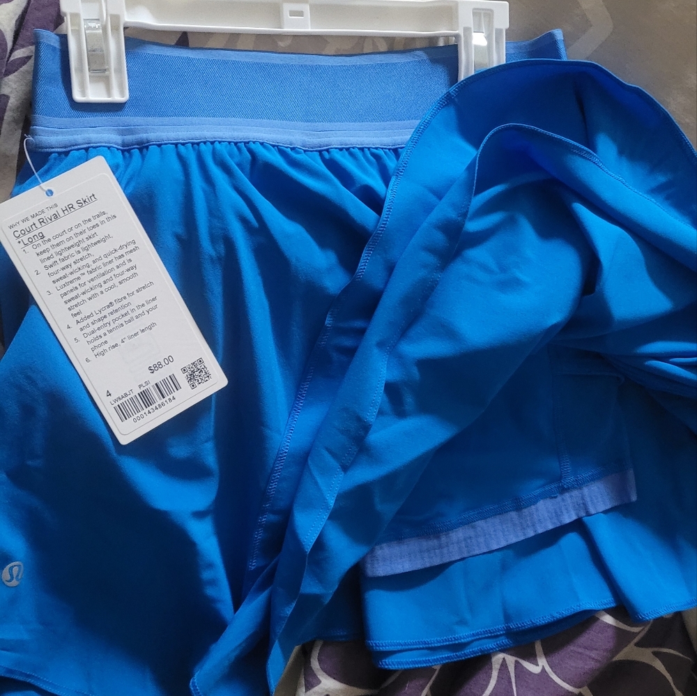Lululemon Court Rival size 4 poolside